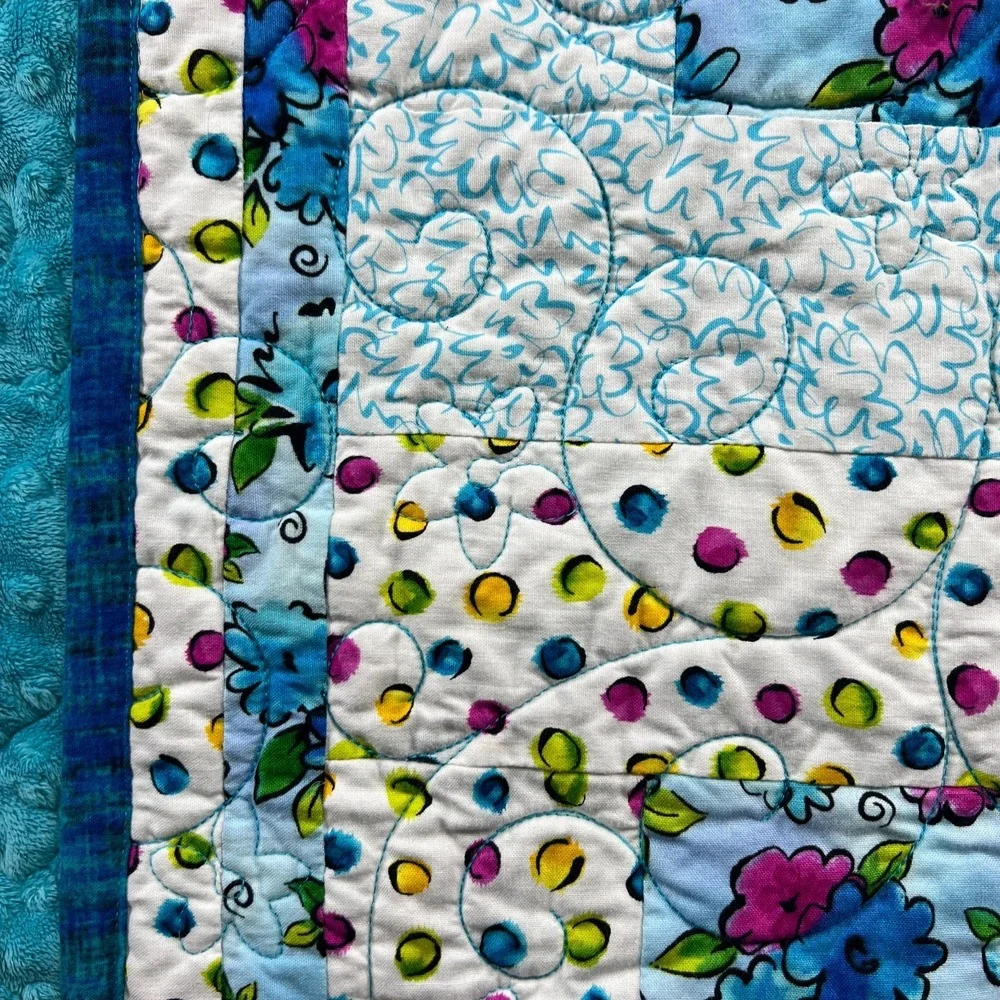 By Jill Poole The Flowers & Dots Quilt Blanket Multi Cuddle Backing (43